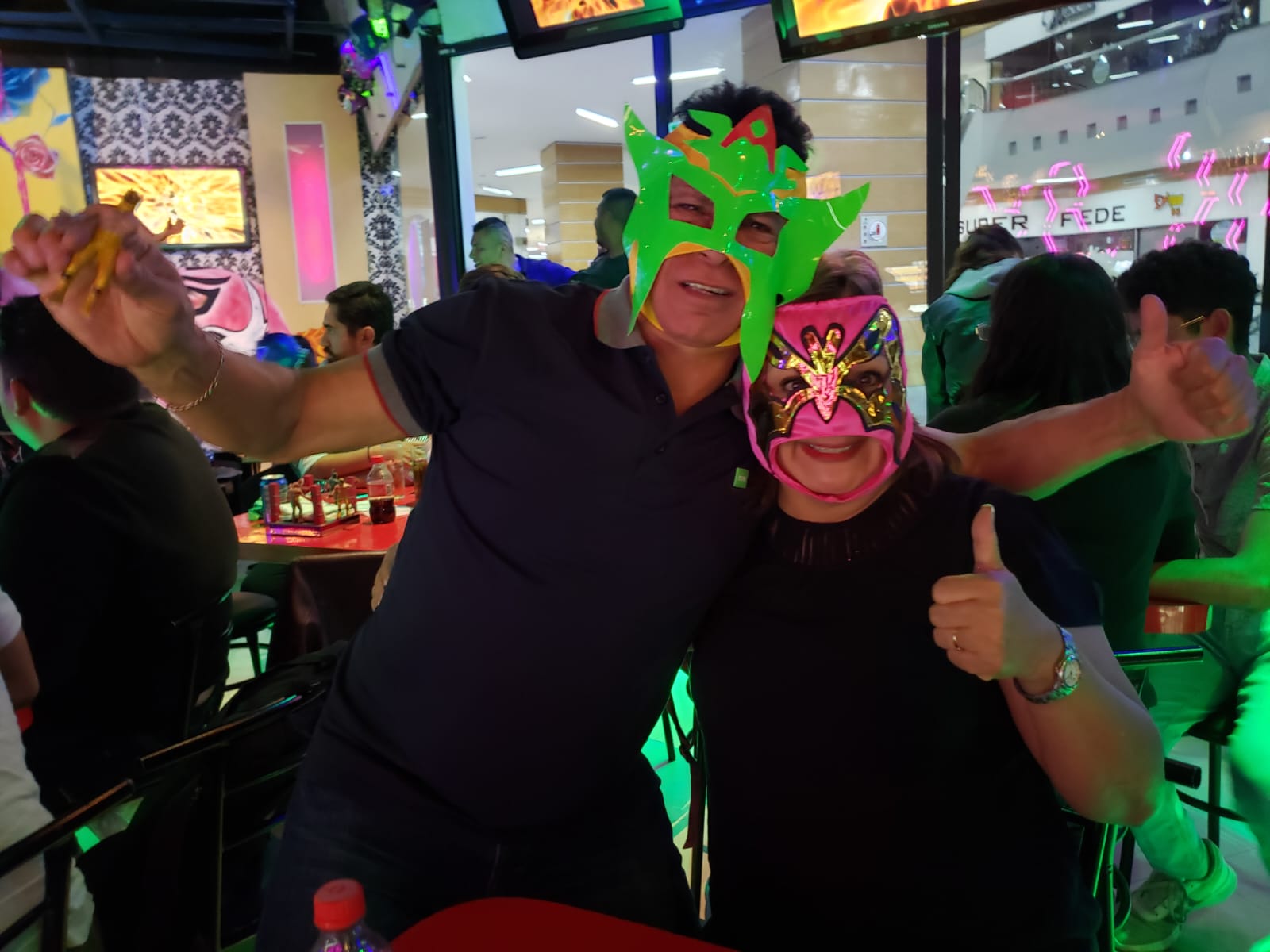 Amigos de la lucha libre en El Ring