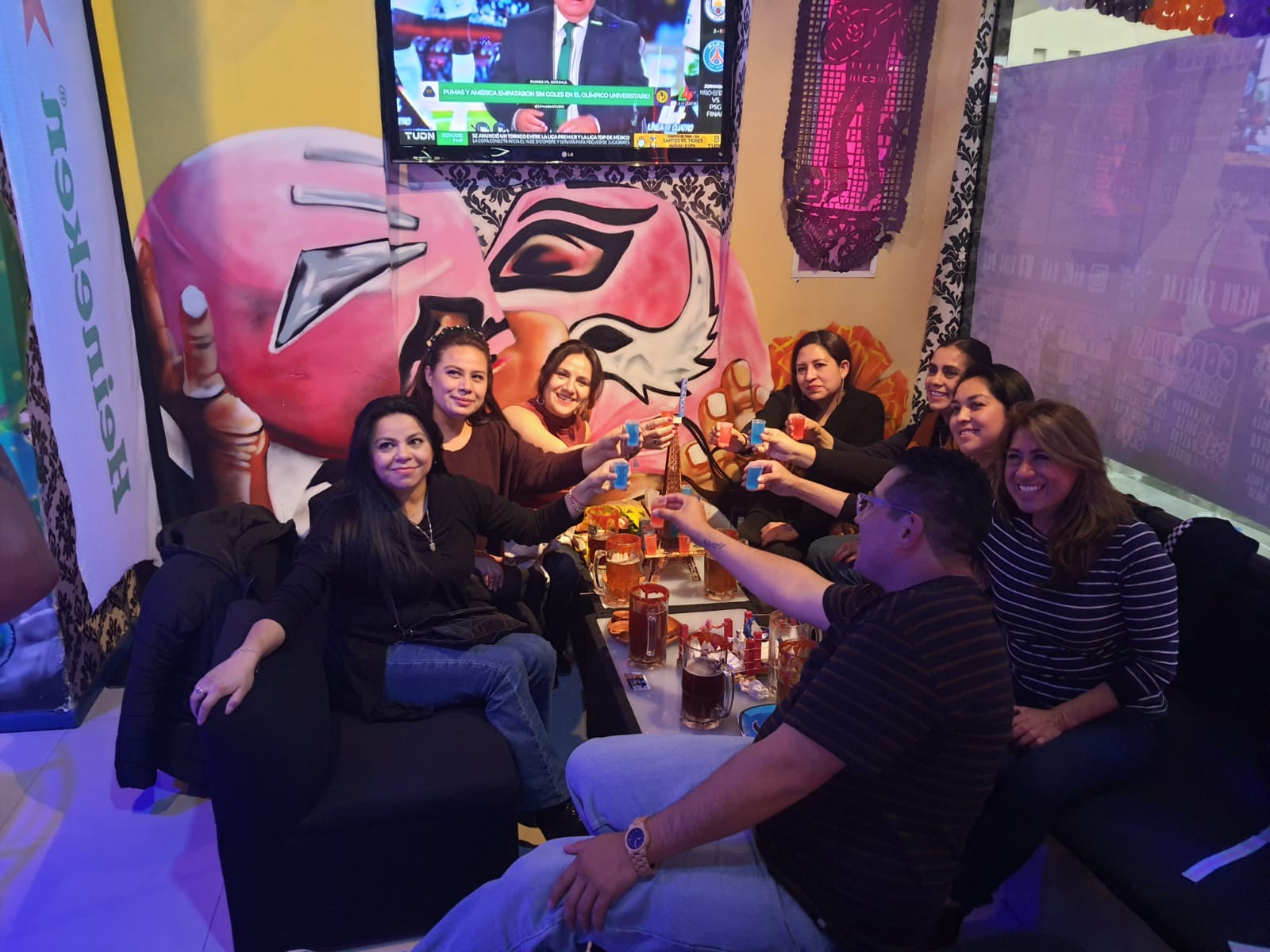 Grupo de amigas en El Ring Restaurante Plaza Lindavista